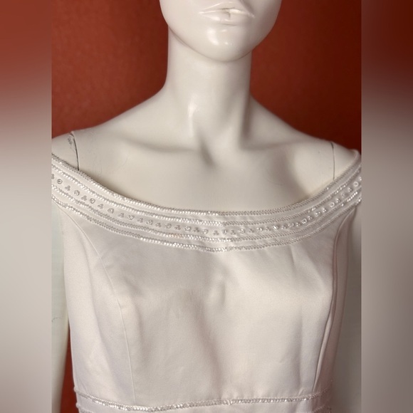 VENUS Informals White Sleeveless wedding Dress 12 - Picture 9 of 15